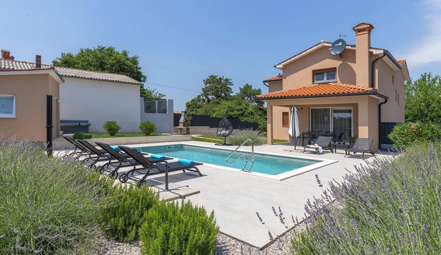 Gorgeous home in Krsan