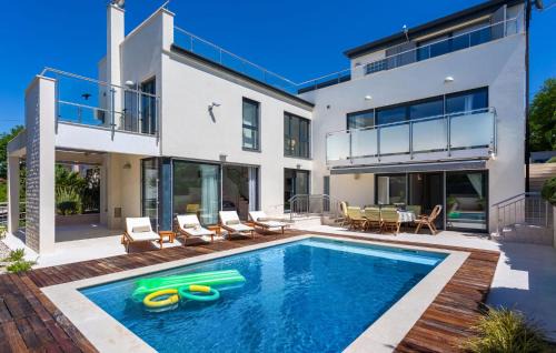 Gorgeous Home In Njivice