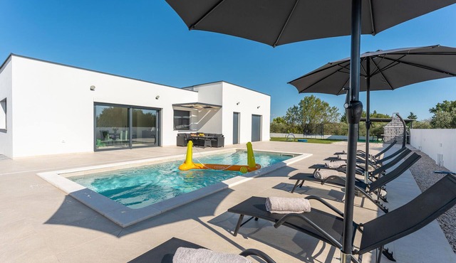 Gorgeous home in Prkos with private swimming pool, can be inside or outside