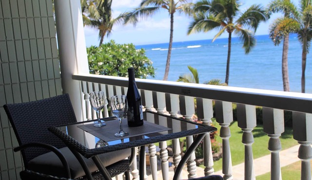Gorgeous Oceanfront Studio at Lahaina Shores Beach Resort in Lahaina