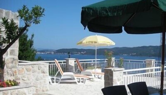 Great sea views, large terraces, private pool - private use