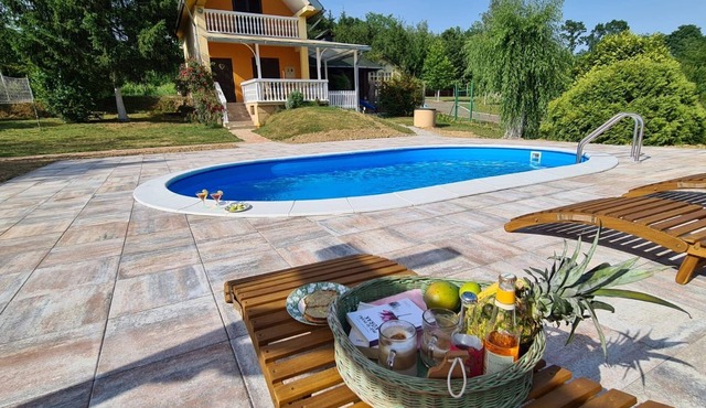 Hütte mit Garten, Grill und Terrasse by Interhome