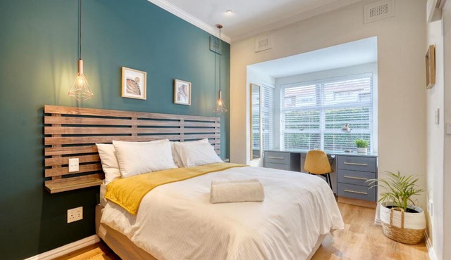 Hampton Collection - Charming 1 or 2 Bedroom Serviced Apartment with Pool in Durban