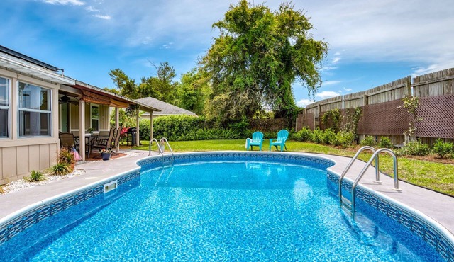Heated Pool! Only 4 Miles to Downtown, 5 Miles to Beach, 1 Mile to Boat Ramp, $300 in Free Tickets! in St. Augustine
