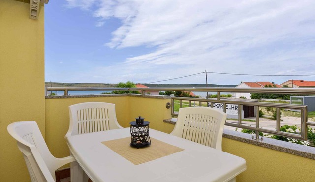Holiday apartment 80 m from the sandy beach