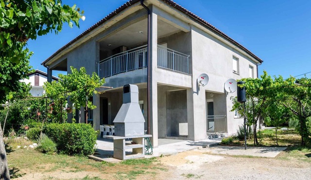 Holiday apartment 80 m from the beach