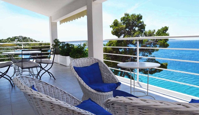 Holiday apartment Beachfront apartment in Tribunj