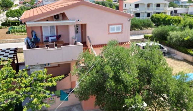Holiday apartment with barbecue and washing machine