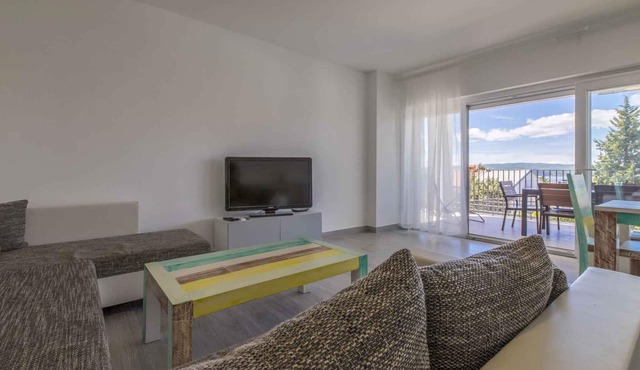 Holiday apartment with air conditioning and outdoor pool