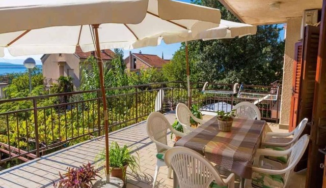 Holiday apartment with large balcony and air conditioning