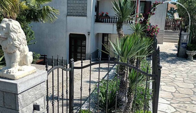 Holiday apartment with air conditioning and terrace