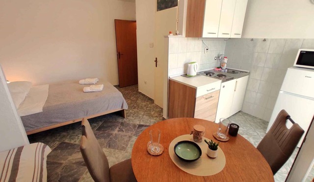 Holiday apartment with sea view 200 m from the beach