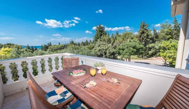 Holiday flat with sea view close to the beach