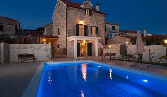 Holiday house Donje Selo for 1 - 5 persons with 2 bedrooms - Farmhouse