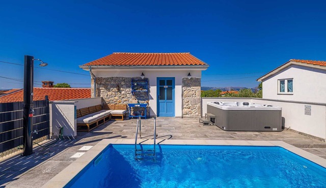 Holiday house KUNTENTA with private pool and jacuzzi