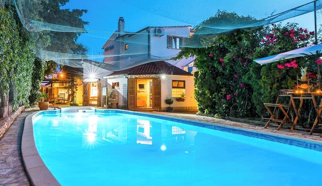 Homerez - Spacious Villa in Rogoznica with Private Pool
