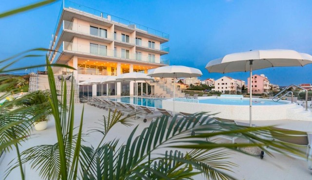 Hotel In Excelsis