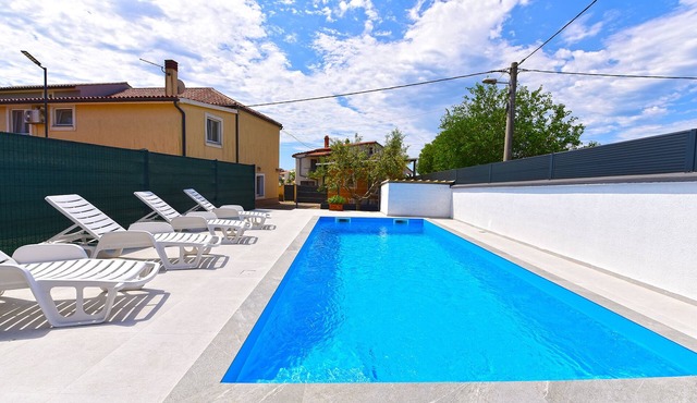 House 1203/11056 (Istria - Pula), 4500m from the beach