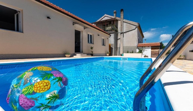 House Mirakul near Krka with Private Pool