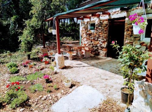 Isolated, 30m to sea, Viktoria s cottage
