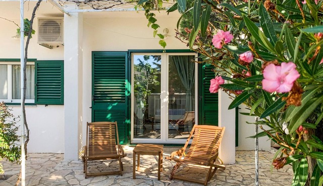 Lovely apartment in Cesarica with WiFi