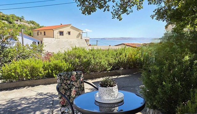 Lovely apartment in Karlobag with WiFi in Karlobag
