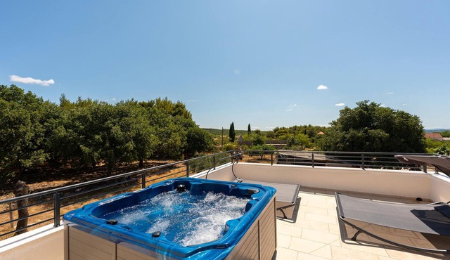 Lovely apartment in Korlat with WiFi