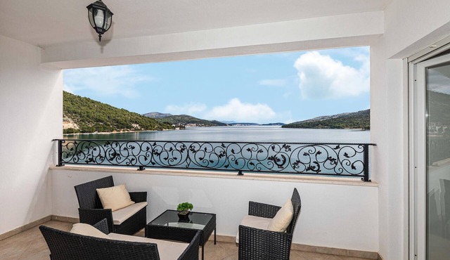 Lovely apartment in Marina with house sea view
