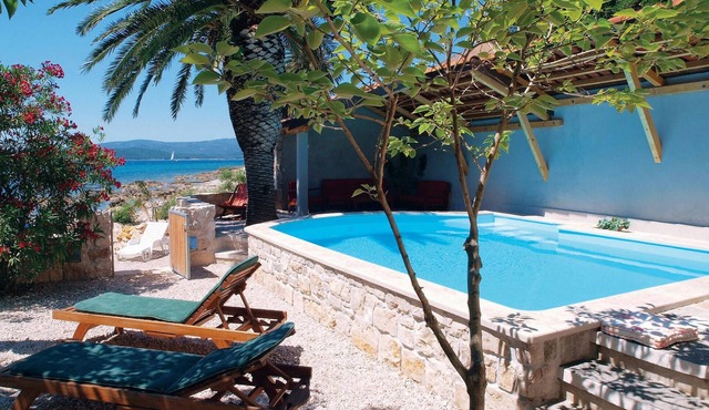 Lovely home in Orebic