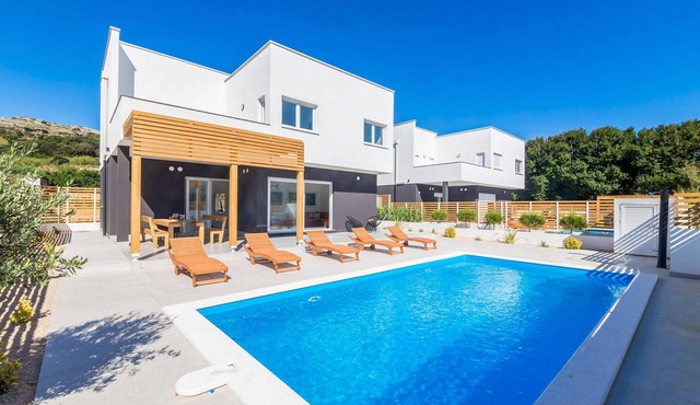 Lovely home in Pag with WiFi