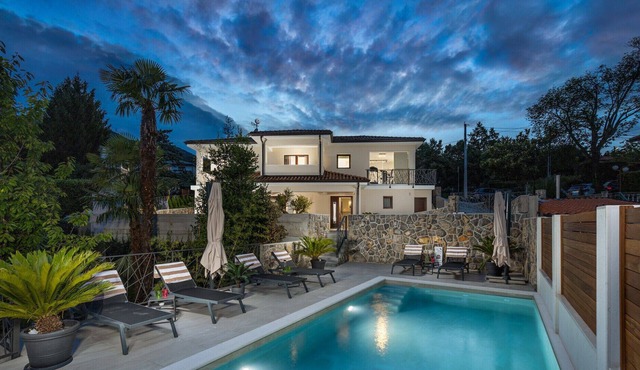 Lovely Villa Salu, with a Pool