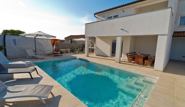 Luka mit Pool, gelegen in Pula by Interhome