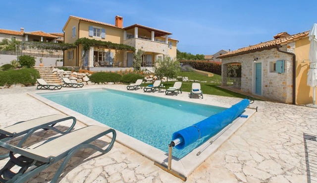 Luxuriöse Villa mit Schwimmbad und großem Garten by Interhome