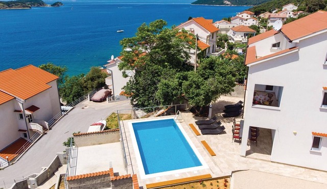 Luxurious home in Supertarska Draga