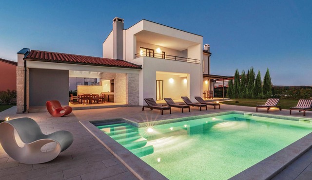 Luxurious home in Valbandon