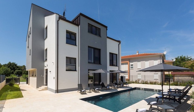 Luxury Apartment Matic II with Shared Pool and Balcony Nr.2 in Funtana