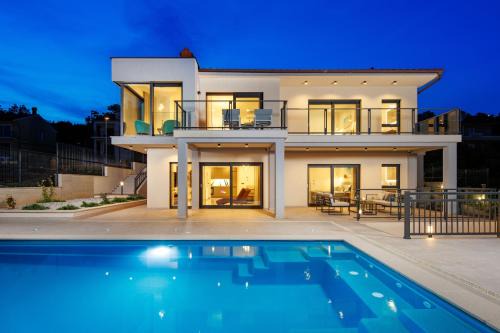 Luxury Apartments VIN with Pool & Sea View