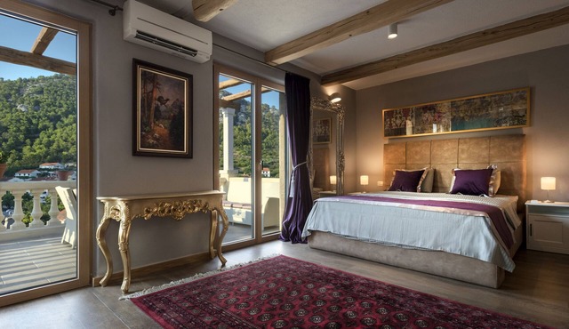 Luxury Palazzo von Pelsocz in Hvar Town Center