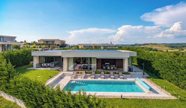 Luxury Pool & Spa Villa Miracle, Brtonigla, Croatia