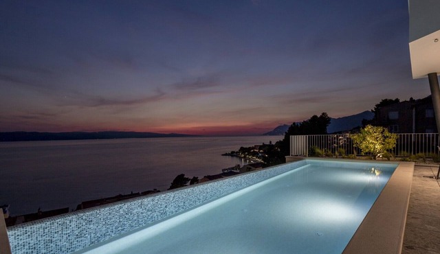 Luxury Villa Brela 1 with private pool, private parking, children are welcomed, pets are allowed in Brela, Croatia