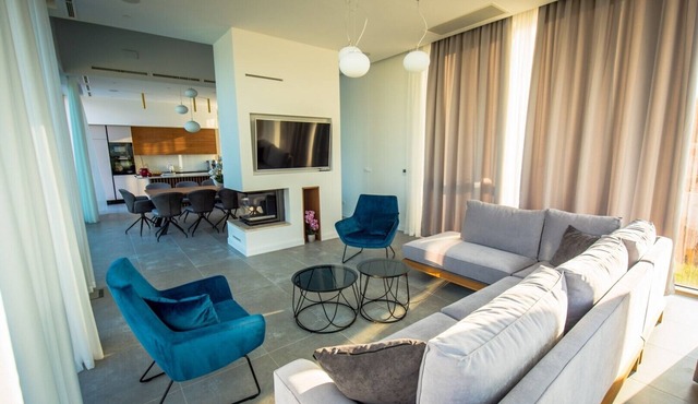 Luxury Villa Kanai with outdoor heated pool, sauna, jacuzzi and gym in Imotski, pets are allowed