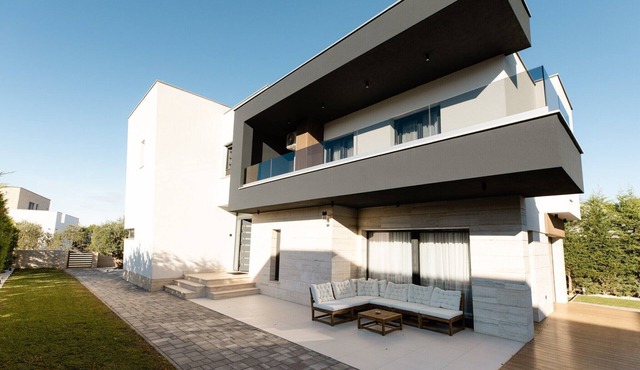 Luxury Villa with Heated Pool