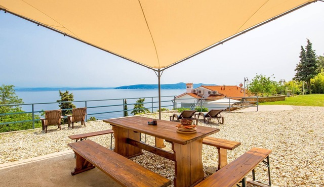 mit Terrasse by Interhome