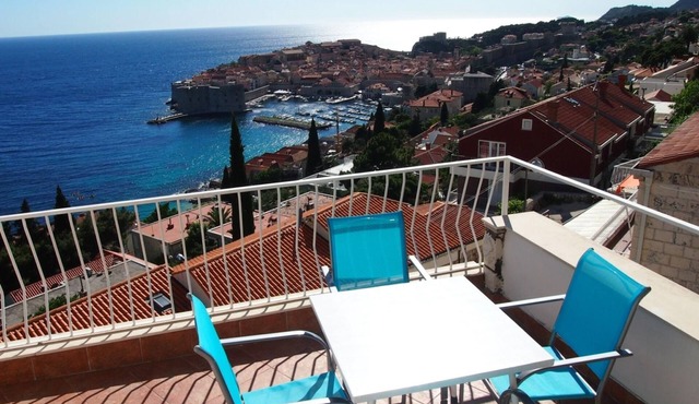 mit Terrasse, in der Nähe des Strandes und des Zentrums, über den Dächern von D by Interhome