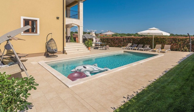 Newly built 4 bedrooms holiday house with pool, fully air-conditioned, garden