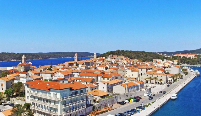 Nice apartment for 4 guests with WIFI, A/C, pool, TV and balcony