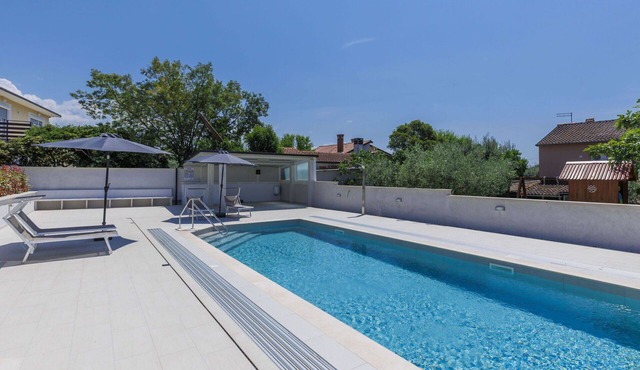 Nice apartment for 4 people with pool, A/C, WIFI, TV and terrace