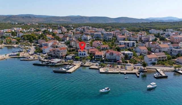 Nice apartment in Brodarica with WiFi