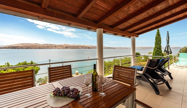 Nice apartment in Karlobag with WiFi