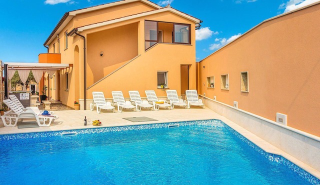 Nice home in Galizana with WiFi
